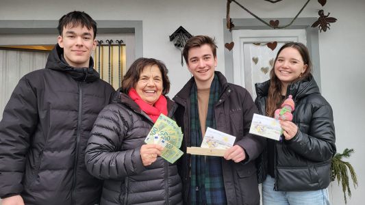 Spendenübergabe Glühwürmchen